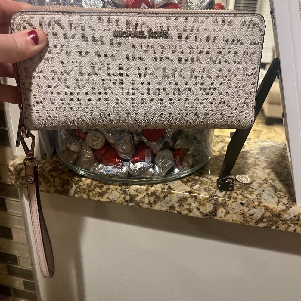 Michael kors wallet large travel size